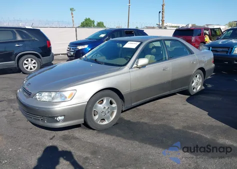 2000 Lexus Es 300 from USA, damaged, VIN JT8BF28G2Y0270068